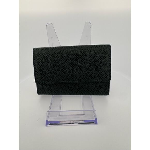 Louis Vuitton Taiga Leather 6-Key Holder in Black with Gold Hardware - Picture 2 of 5